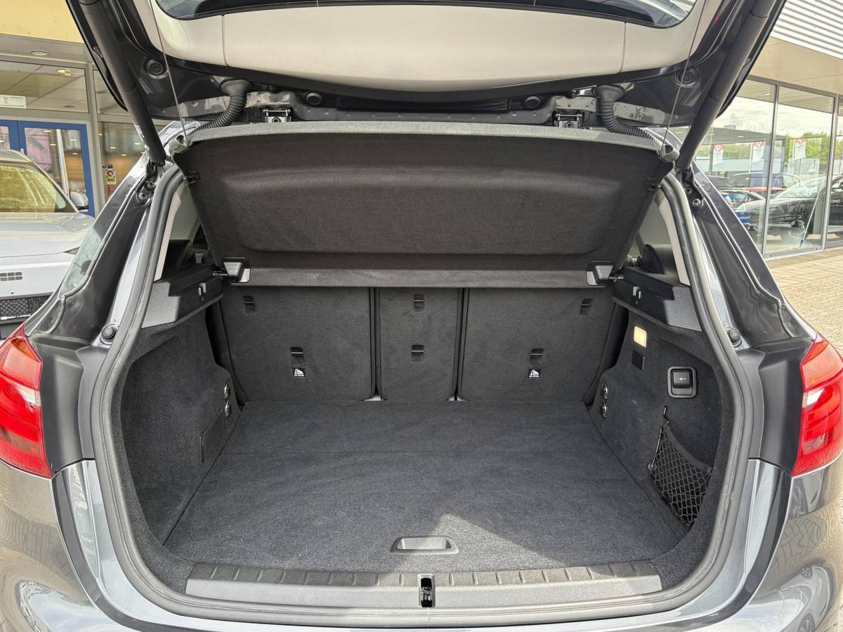 BMW 2 Serie BMW 2-serie Active Tourer 225xe iPerformance Executive | 225pk PHEV | Stoelverwarming | Camera | LED | Cruise Control |