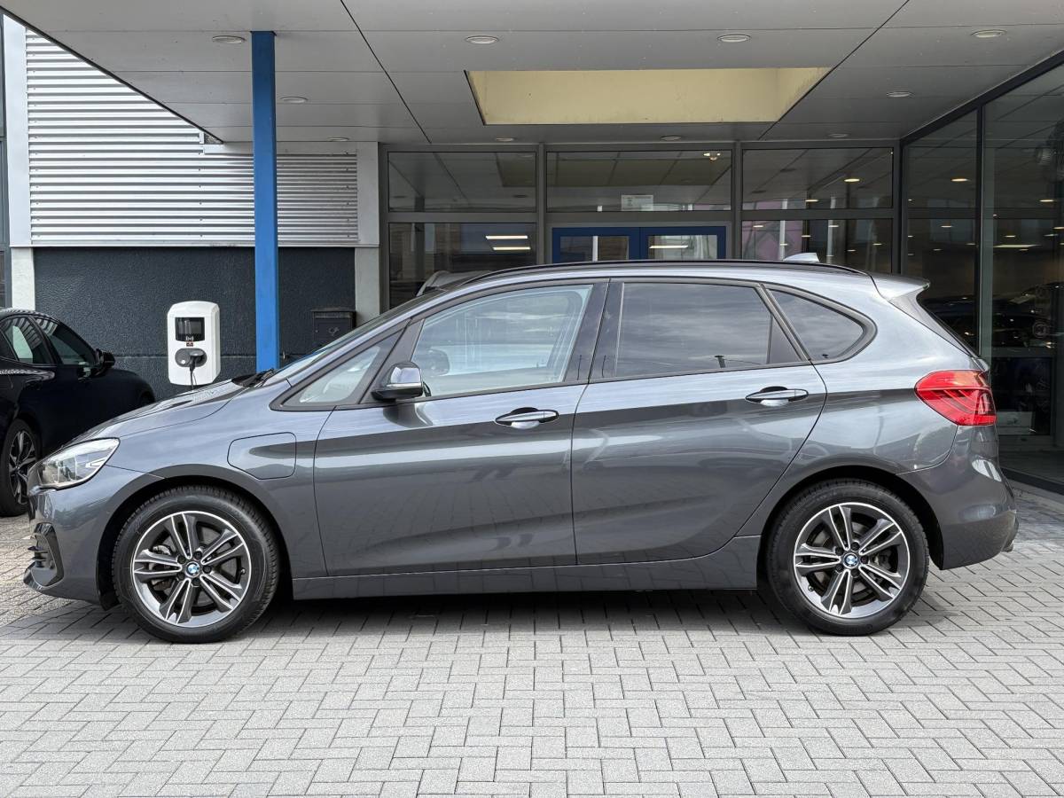 BMW 2 Serie BMW 2-serie Active Tourer 225xe iPerformance Executive | 225pk PHEV | Stoelverwarming | Camera | LED | Cruise Control |