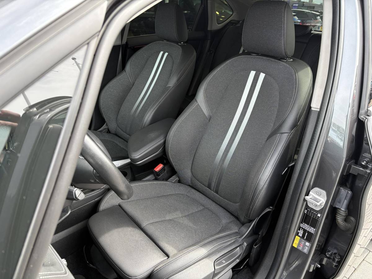 BMW 2 Serie BMW 2-serie Active Tourer 225xe iPerformance Executive | 225pk PHEV | Stoelverwarming | Camera | LED | Cruise Control |