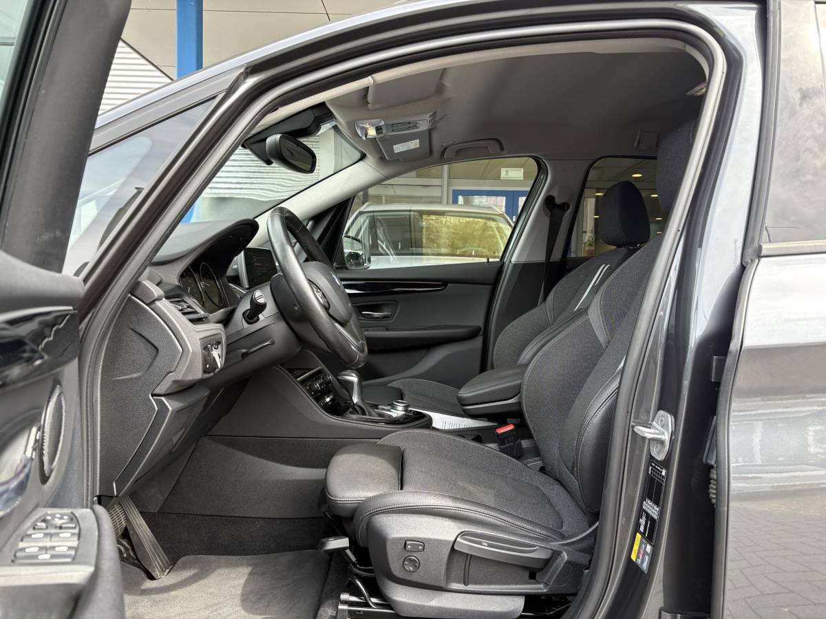 BMW 2 Serie BMW 2-serie Active Tourer 225xe iPerformance Executive | 225pk PHEV | Stoelverwarming | Camera | LED | Cruise Control |
