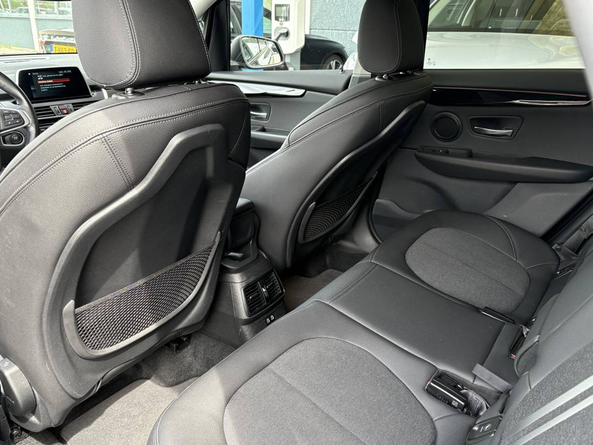 BMW 2 Serie BMW 2-serie Active Tourer 225xe iPerformance Executive | 225pk PHEV | Stoelverwarming | Camera | LED | Cruise Control |