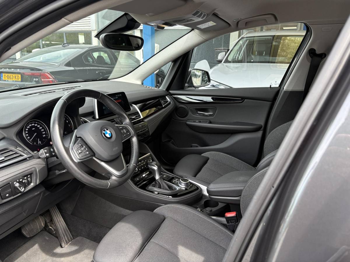 BMW 2 Serie BMW 2-serie Active Tourer 225xe iPerformance Executive | 225pk PHEV | Stoelverwarming | Camera | LED | Cruise Control |