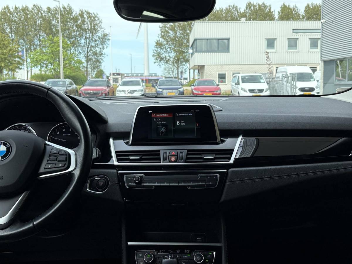BMW 2 Serie BMW 2-serie Active Tourer 225xe iPerformance Executive | 225pk PHEV | Stoelverwarming | Camera | LED | Cruise Control |