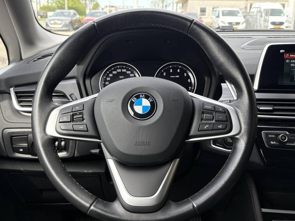 BMW 2 Serie BMW 2-serie Active Tourer 225xe iPerformance Executive | 225pk PHEV | Stoelverwarming | Camera | LED | Cruise Control |