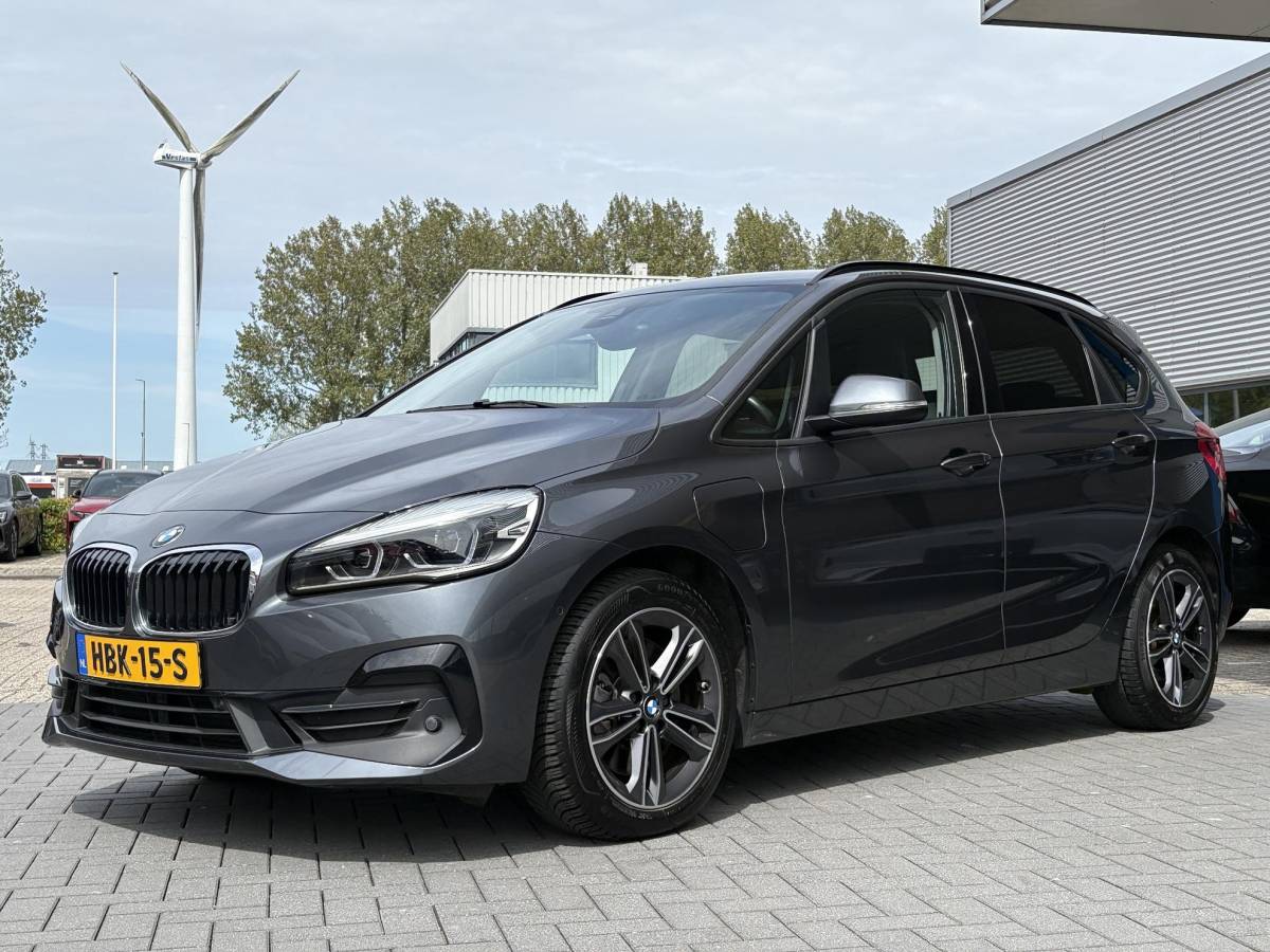 BMW 2 Serie BMW 2-serie Active Tourer 225xe iPerformance Executive | 225pk PHEV | Stoelverwarming | Camera | LED | Cruise Control |