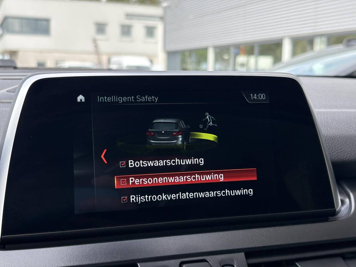 BMW 2 Serie BMW 2-serie Active Tourer 225xe iPerformance Executive | 225pk PHEV | Stoelverwarming | Camera | LED | Cruise Control |