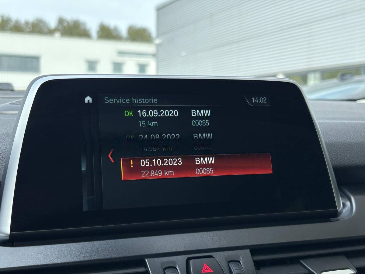 BMW 2 Serie BMW 2-serie Active Tourer 225xe iPerformance Executive | 225pk PHEV | Stoelverwarming | Camera | LED | Cruise Control |