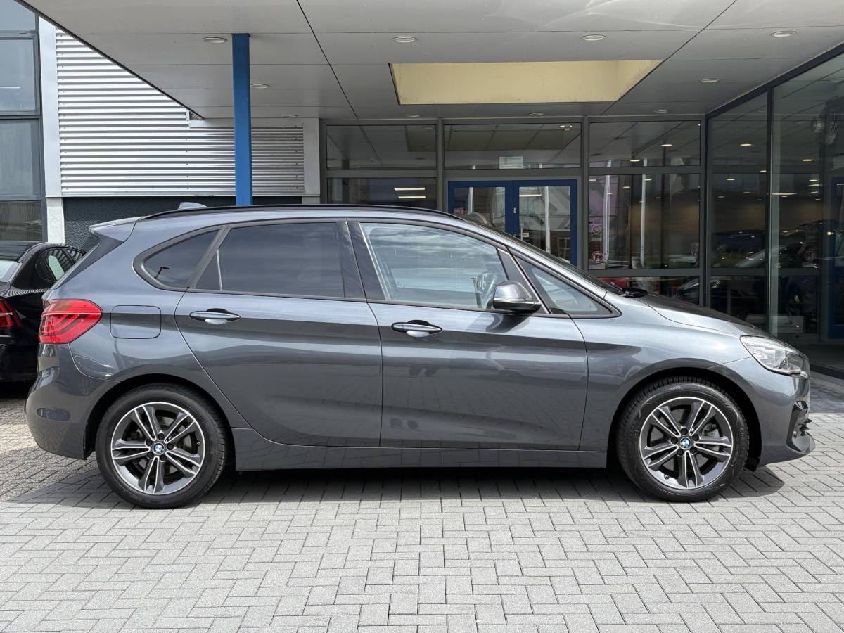 BMW 2 Serie BMW 2-serie Active Tourer 225xe iPerformance Executive | 225pk PHEV | Stoelverwarming | Camera | LED | Cruise Control |