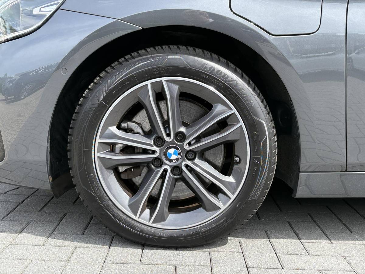 BMW 2 Serie BMW 2-serie Active Tourer 225xe iPerformance Executive | 225pk PHEV | Stoelverwarming | Camera | LED | Cruise Control |