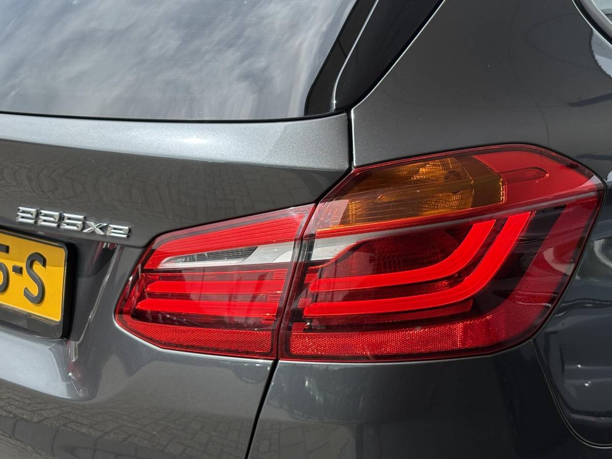 BMW 2 Serie BMW 2-serie Active Tourer 225xe iPerformance Executive | 225pk PHEV | Stoelverwarming | Camera | LED | Cruise Control |