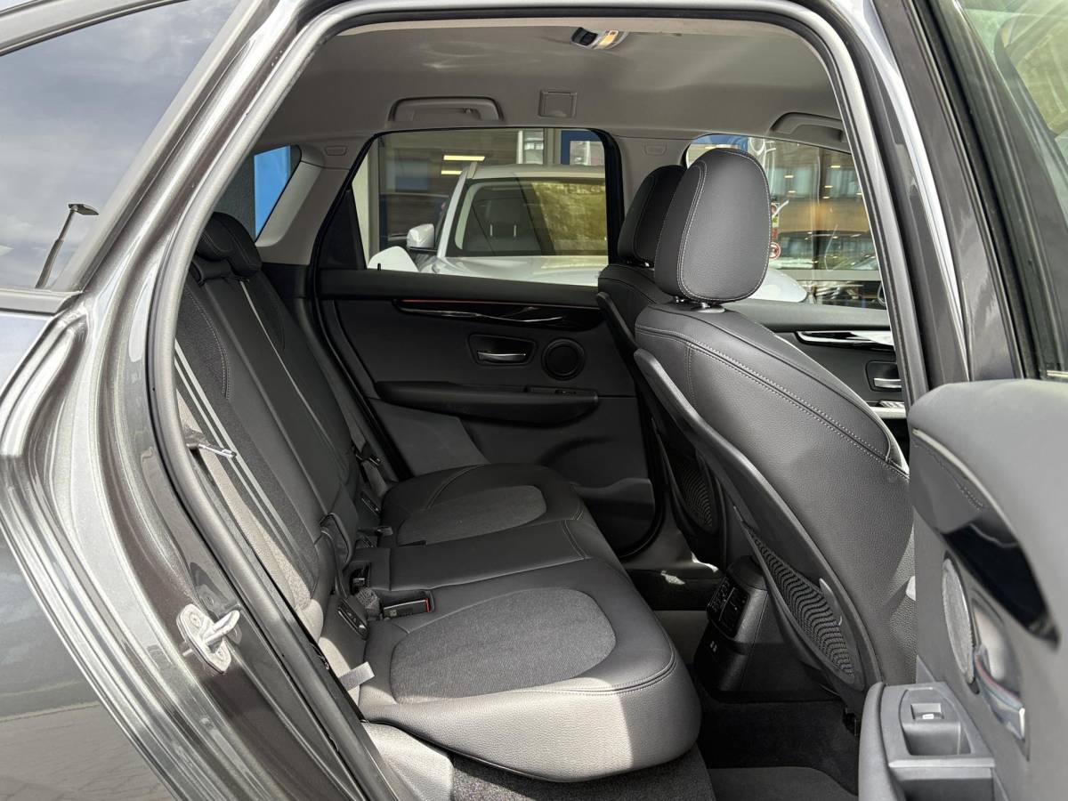 BMW 2 Serie BMW 2-serie Active Tourer 225xe iPerformance Executive | 225pk PHEV | Stoelverwarming | Camera | LED | Cruise Control |