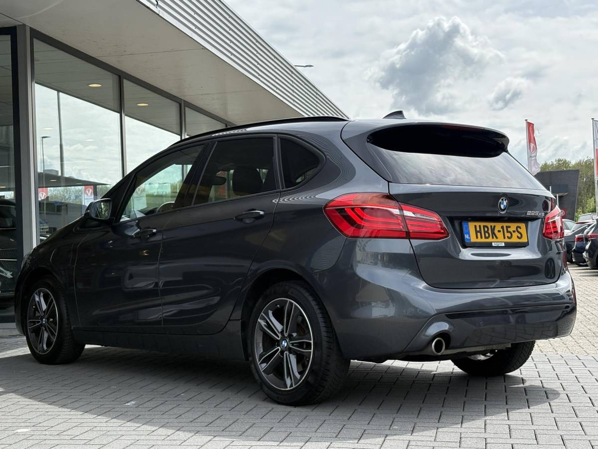 BMW 2 Serie BMW 2-serie Active Tourer 225xe iPerformance Executive | 225pk PHEV | Stoelverwarming | Camera | LED | Cruise Control |
