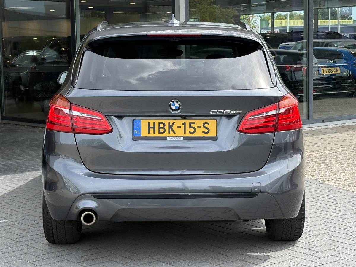 BMW 2 Serie BMW 2-serie Active Tourer 225xe iPerformance Executive | 225pk PHEV | Stoelverwarming | Camera | LED | Cruise Control |