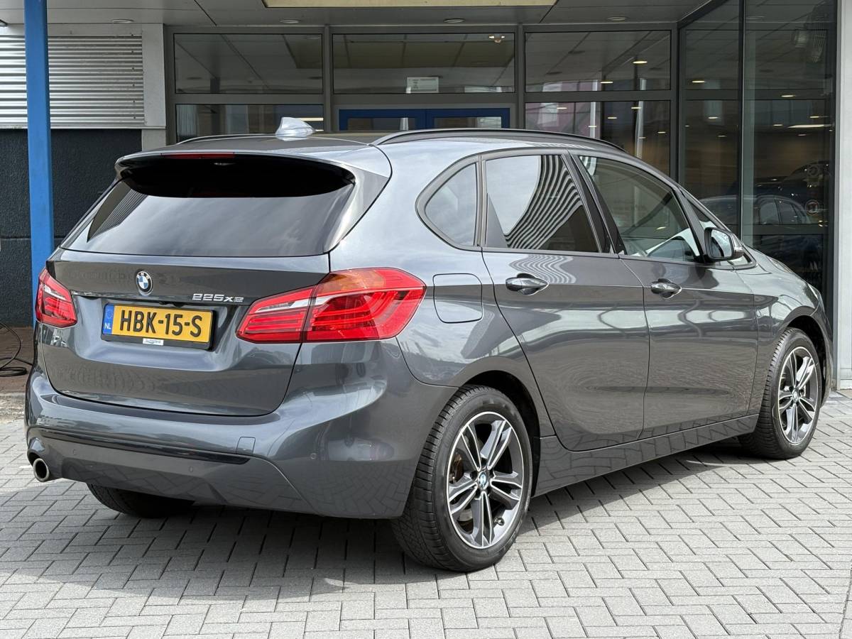 BMW 2 Serie BMW 2-serie Active Tourer 225xe iPerformance Executive | 225pk PHEV | Stoelverwarming | Camera | LED | Cruise Control |