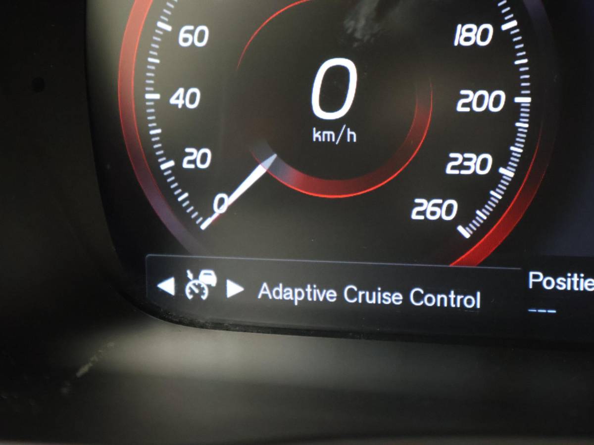 Volvo XC90 Volvo XC90 2.0 D4 190 PK GRIJS KENTEKEN EURO 6 DIESEL | WEGKL. TREKHAAK | ADAPTIVE CRUISE | LEDER | CAMERA