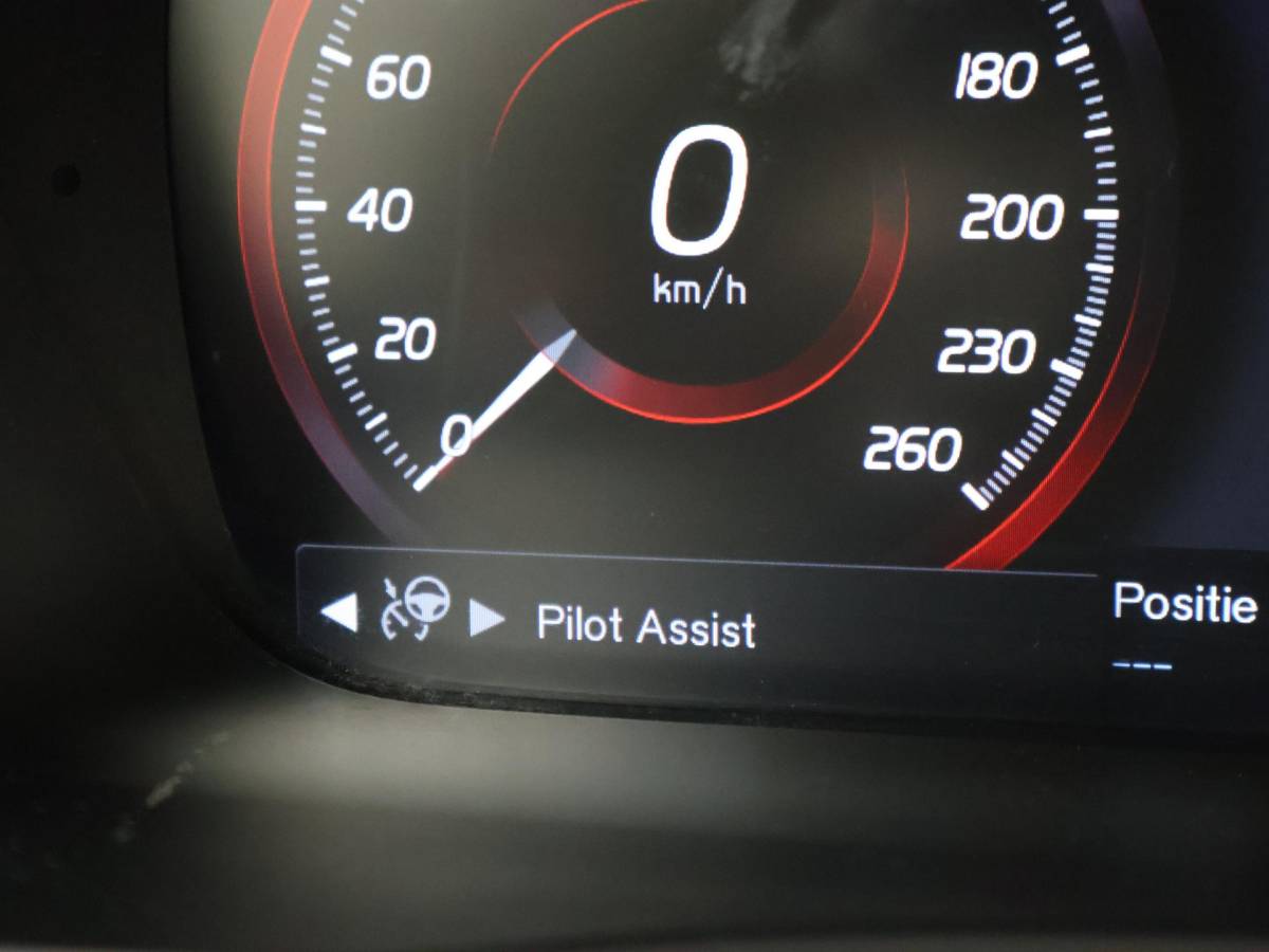 Volvo XC90 Volvo XC90 2.0 D4 190 PK GRIJS KENTEKEN EURO 6 DIESEL | WEGKL. TREKHAAK | ADAPTIVE CRUISE | LEDER | CAMERA