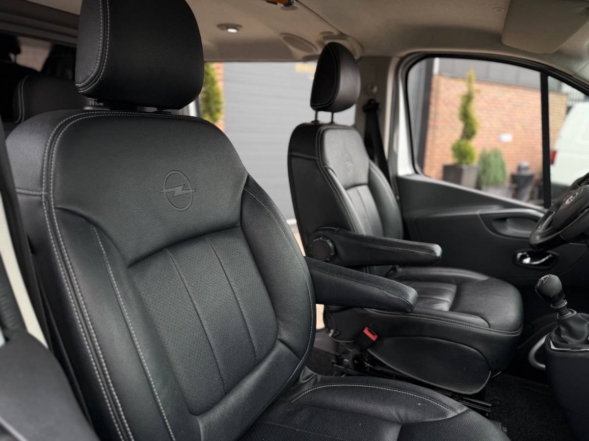 Opel Vivaro Opel Vivaro 1.6 CDTI L2H1 DC Sport EcoFlex Dubbele Cabine Dubbele Schuifdeuren Airco Navi Keyless Entry Elk.Ramen Cruise Control