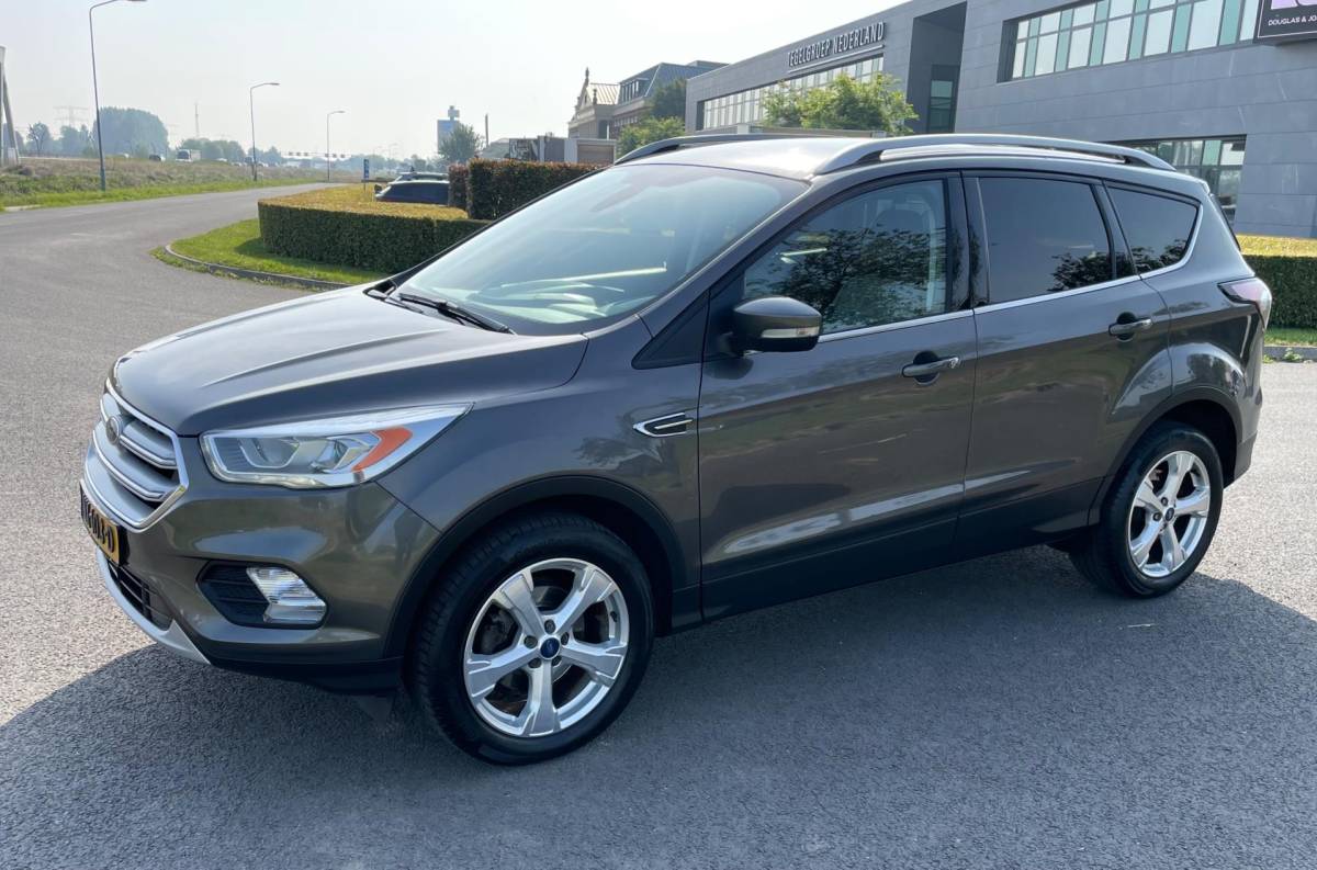 Ford Kuga Ford Kuga 1.5 EcoBoost Titanium, 150PK, Trekhaak, Cam, Navi, Cruise, Climate, Keyless, 1e eig afk, Geen import, Nap, Dealer oh!