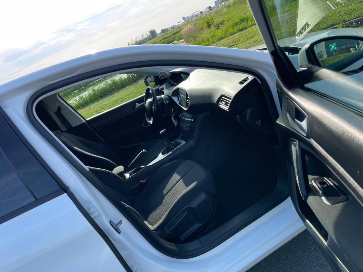 Peugeot 308 Peugeot 308 SW 1.2 PureTech Blue Lease Active, Trekhaak, Cruise, Pdc, Digi dash, 1e eig, Geen import, Nap!