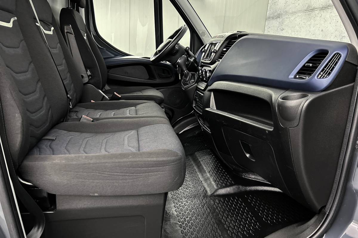 Iveco Daily Iveco Daily 35C21 Dubbellucht | Geen vrachtwagenheffing | Trekhaak 3,5T | Navigatie | LED | Camera | Airco | Cruise control
