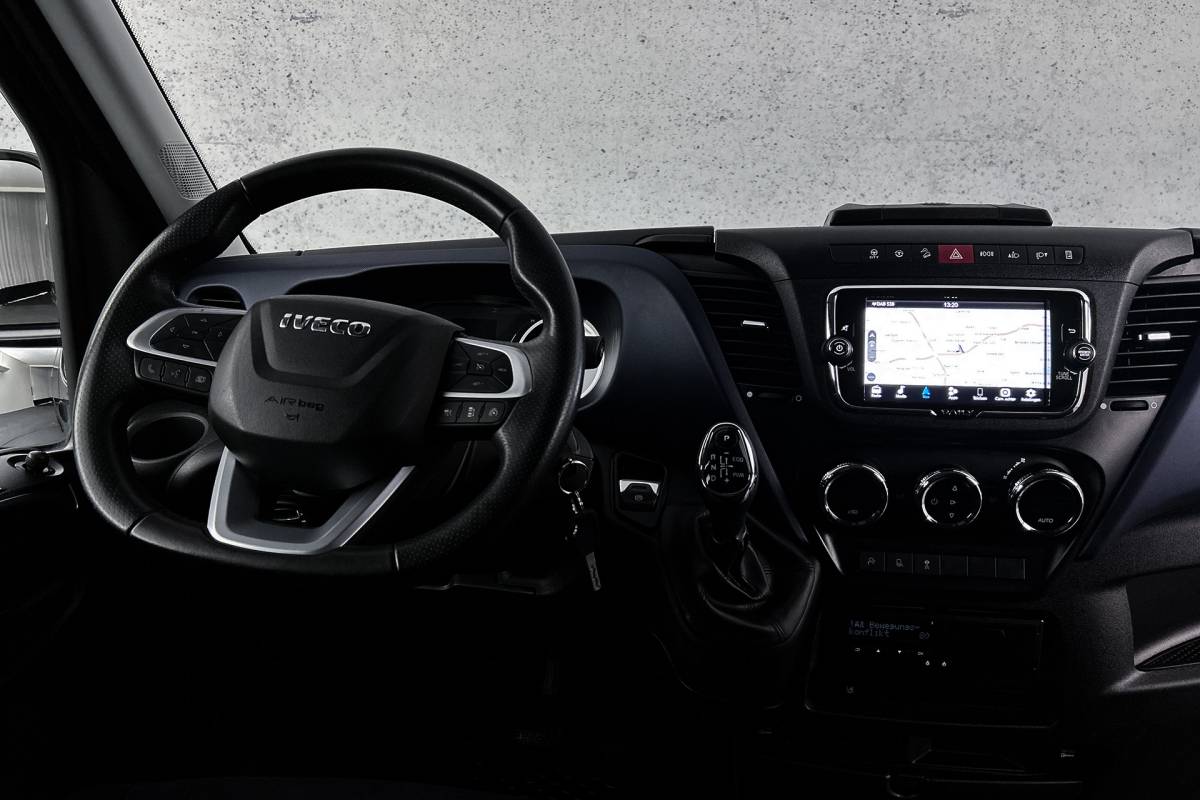 Iveco Daily Iveco Daily 35C21 Dubbellucht | Geen vrachtwagenheffing | Trekhaak 3,5T | Navigatie | LED | Camera | Airco | Cruise control