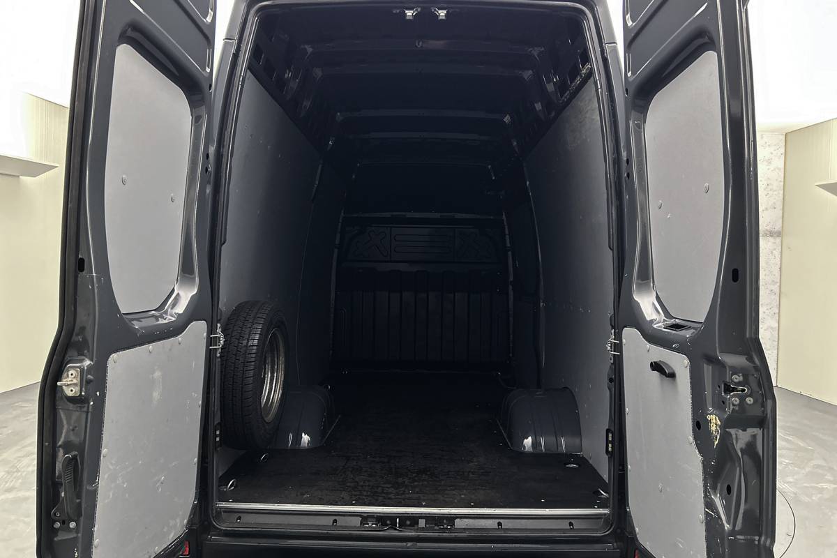 Iveco Daily Iveco Daily 35C21 Dubbellucht | Geen vrachtwagenheffing | Trekhaak 3,5T | Navigatie | LED | Camera | Airco | Cruise control
