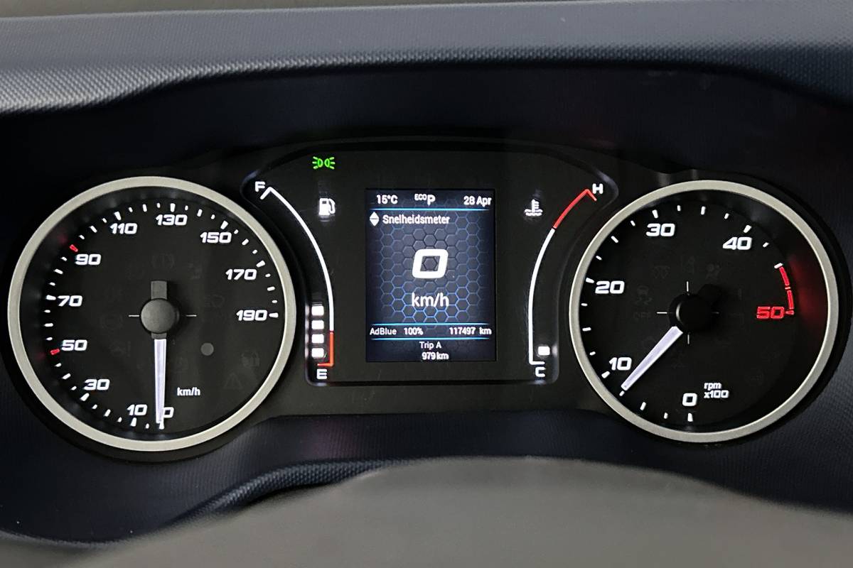 Iveco Daily Iveco Daily 35C21 Dubbellucht | Geen vrachtwagenheffing | Trekhaak 3,5T | Navigatie | LED | Camera | Airco | Cruise control