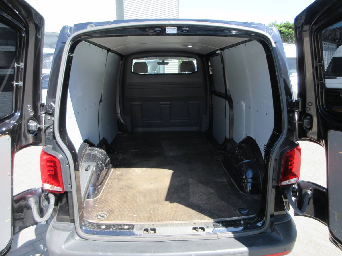 Volkswagen Transporter Volkswagen Transporter 2.0 TDI L2H1 airco navigatie trekhaak