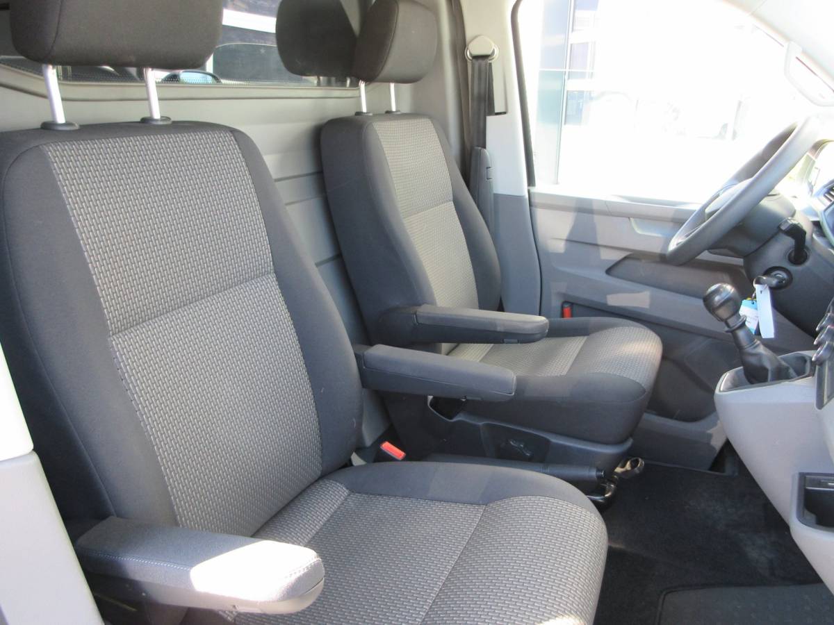 Volkswagen Transporter Volkswagen Transporter 2.0 TDI L2H1 airco navigatie trekhaak