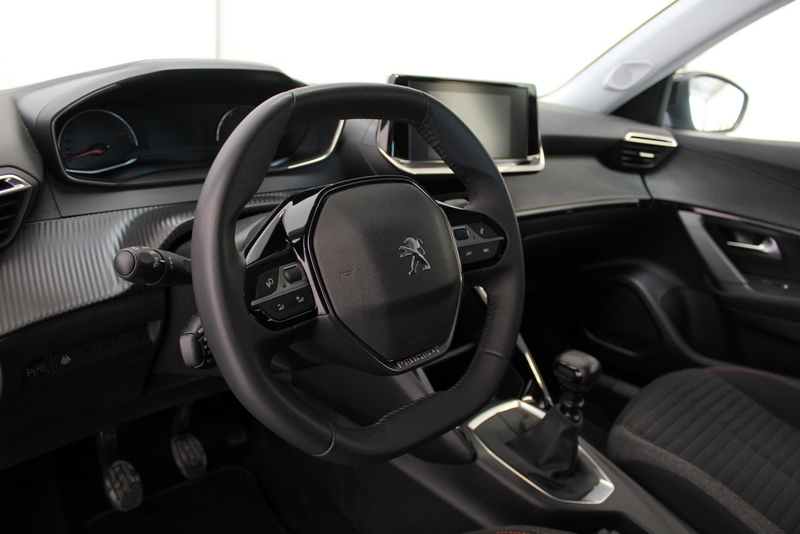 Peugeot 2008 Peugeot 2008 1.2 PureTech Active 131PK, CARPLAY | CAMERA | STOELVERWARMING |