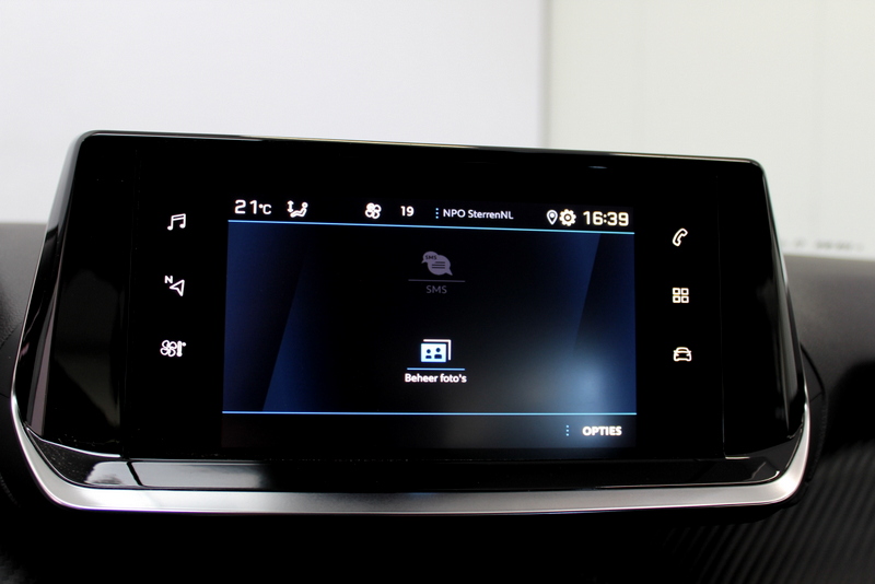 Peugeot 2008 Peugeot 2008 1.2 PureTech Active 131PK, CARPLAY | CAMERA | STOELVERWARMING |
