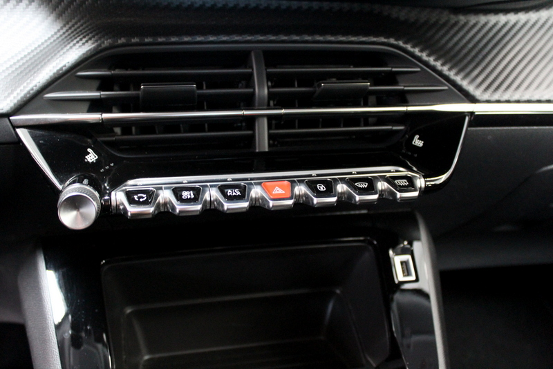Peugeot 2008 Peugeot 2008 1.2 PureTech Active 131PK, CARPLAY | CAMERA | STOELVERWARMING |