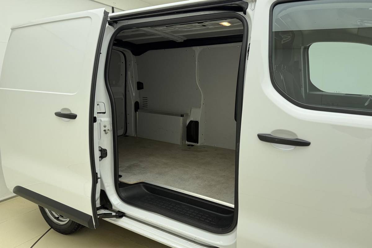 Fiat Scudo Fiat Scudo 2.0 Diesel 180 S&S L2 Automaat | Navigatie | Camera | Laadruimte betimmering | 3 Zitplaatsen | Mistlampen voor | Cruise control | Airco