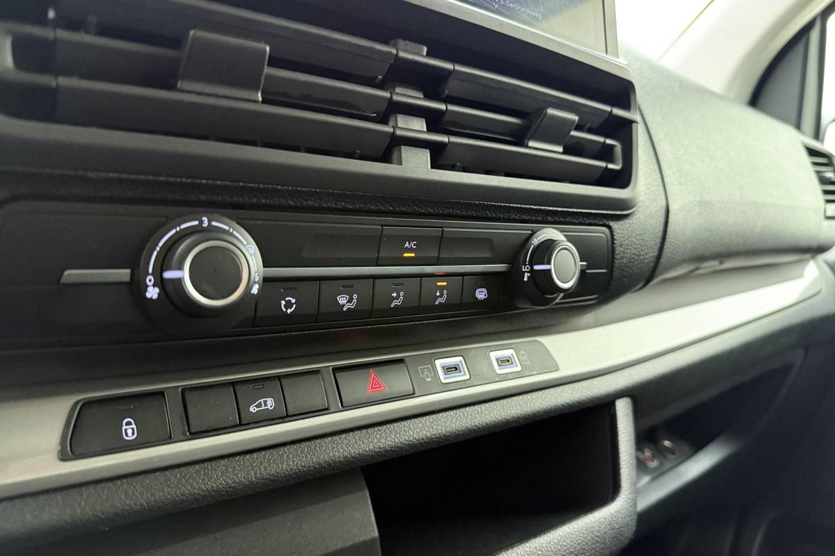 Fiat Scudo Fiat Scudo 2.0 Diesel 180 S&S L2 Automaat | Navigatie | Camera | Laadruimte betimmering | 3 Zitplaatsen | Mistlampen voor | Cruise control | Airco