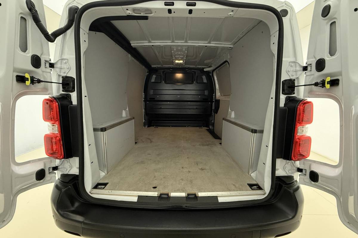 Fiat Scudo Fiat Scudo 2.0 Diesel 180 S&S L2 Automaat | Navigatie | Camera | Laadruimte betimmering | 3 Zitplaatsen | Mistlampen voor | Cruise control | Airco
