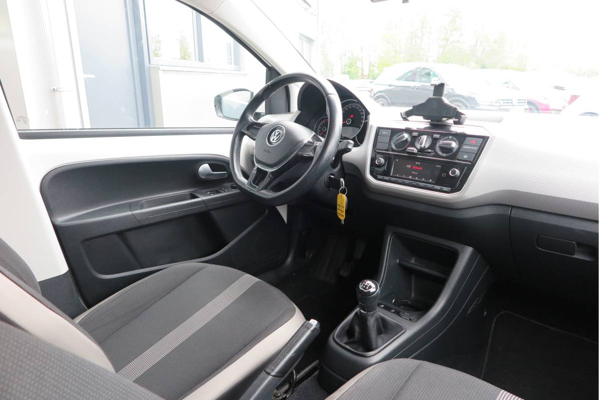 Volkswagen up! Volkswagen Up! 1.0 BMT high up!  (Facelift) , Cruise control , Parkeersensor, Navi via APP, Lichtmetalen velgen, Telefoon integratie , Nieuwe APK , etc. Onderhoudshistorie vanaf 30.000 km hier volledig bekend en recent.