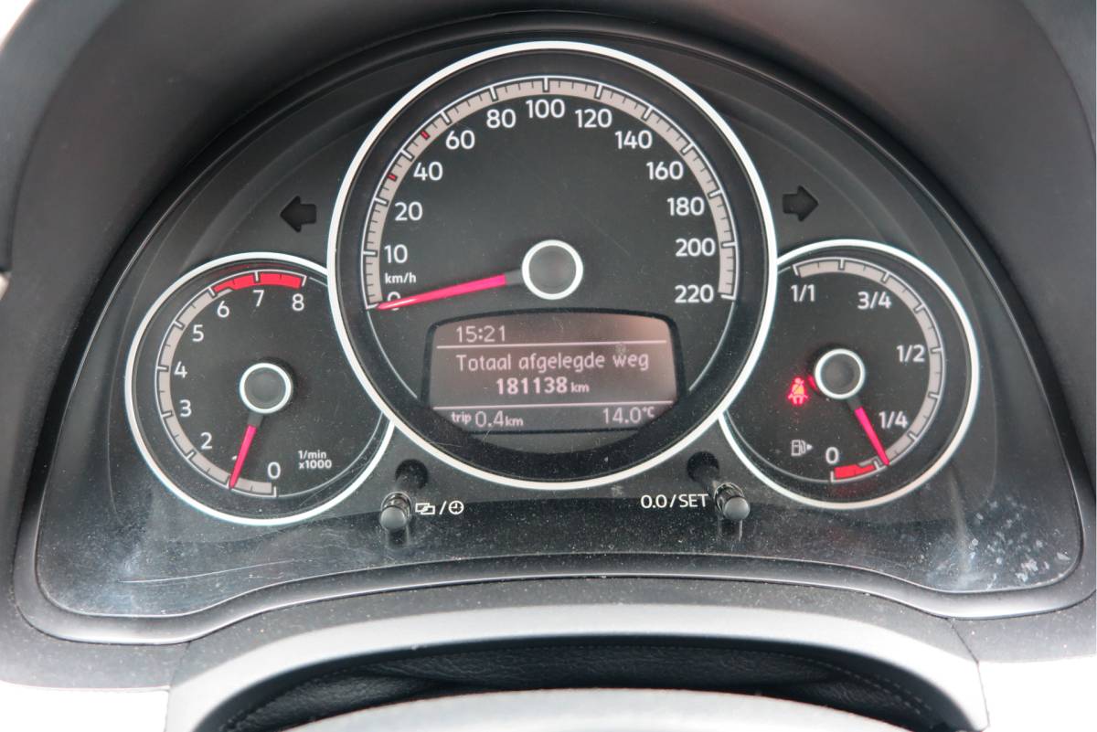 Volkswagen up! Volkswagen Up! 1.0 BMT high up!  (Facelift) , Cruise control , Parkeersensor, Navi via APP, Lichtmetalen velgen, Telefoon integratie , Nieuwe APK , etc. Onderhoudshistorie vanaf 30.000 km hier volledig bekend en recent.