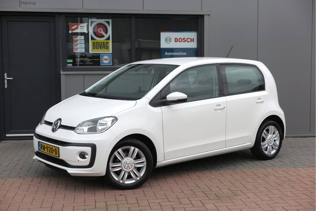 Volkswagen up! Volkswagen Up! 1.0 BMT high up!  (Facelift) , Cruise control , Parkeersensor, Navi via APP, Lichtmetalen velgen, Telefoon integratie , Nieuwe APK , etc. Onderhoudshistorie vanaf 30.000 km hier volledig bekend en recent.