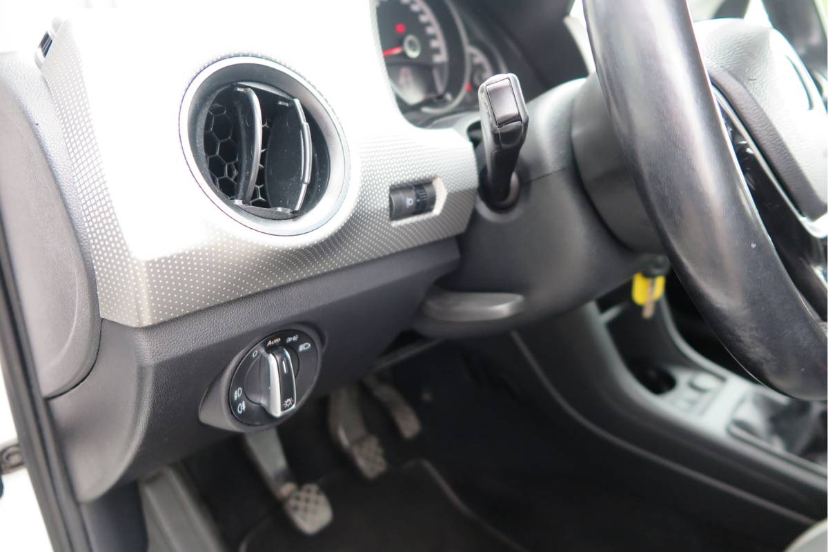 Volkswagen up! Volkswagen Up! 1.0 BMT high up!  (Facelift) , Cruise control , Parkeersensor, Navi via APP, Lichtmetalen velgen, Telefoon integratie , Nieuwe APK , etc. Onderhoudshistorie vanaf 30.000 km hier volledig bekend en recent.
