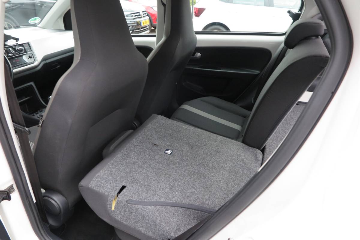 Volkswagen up! Volkswagen Up! 1.0 BMT high up!  (Facelift) , Cruise control , Parkeersensor, Navi via APP, Lichtmetalen velgen, Telefoon integratie , Nieuwe APK , etc. Onderhoudshistorie vanaf 30.000 km hier volledig bekend en recent.