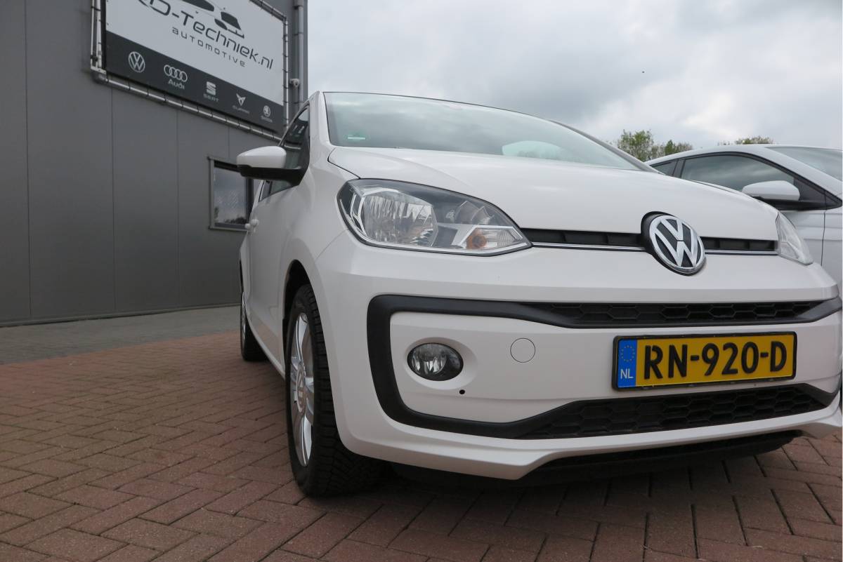 Volkswagen up! Volkswagen Up! 1.0 BMT high up!  (Facelift) , Cruise control , Parkeersensor, Navi via APP, Lichtmetalen velgen, Telefoon integratie , Nieuwe APK , etc. Onderhoudshistorie vanaf 30.000 km hier volledig bekend en recent.
