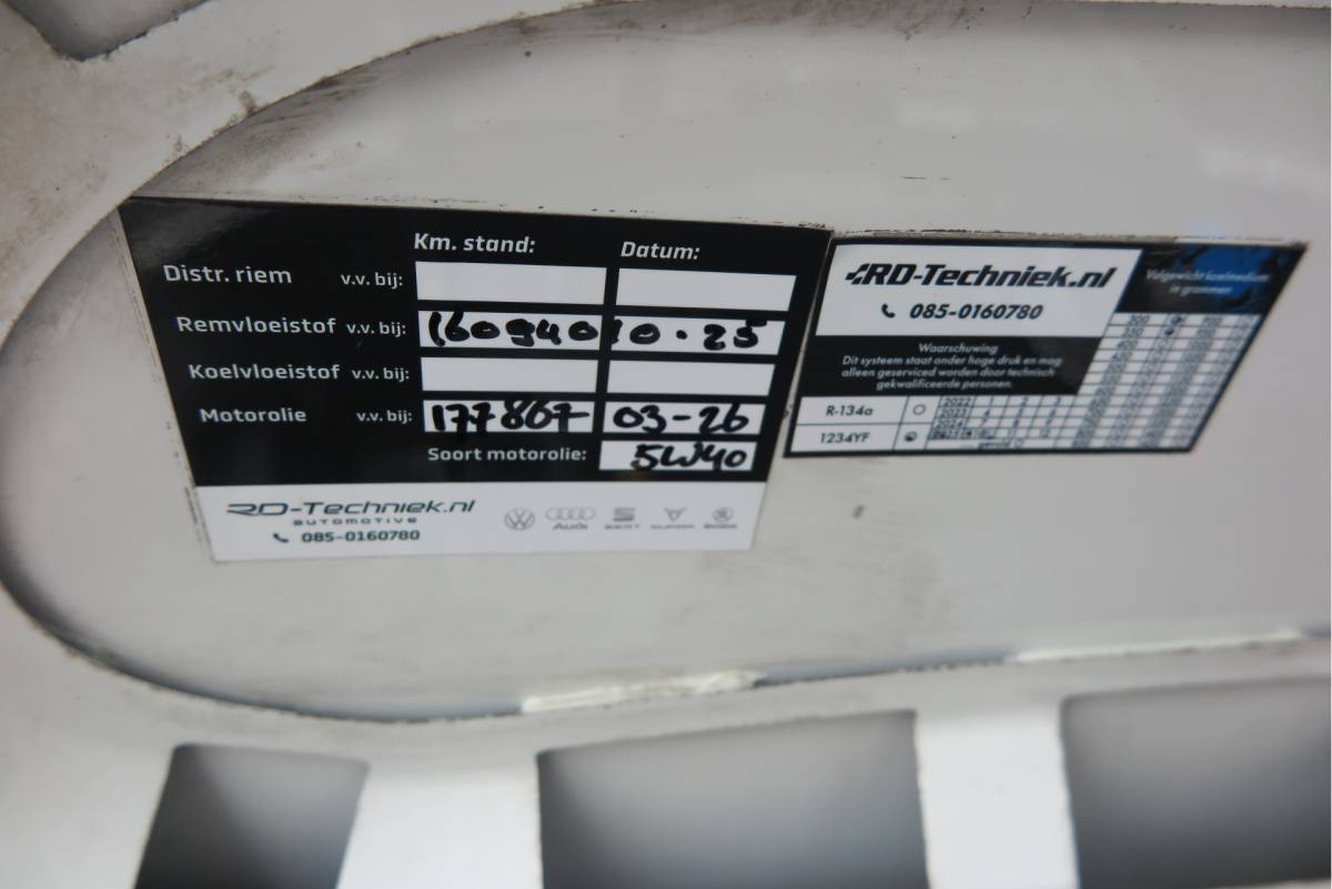Volkswagen up! Volkswagen Up! 1.0 BMT high up!  (Facelift) , Cruise control , Parkeersensor, Navi via APP, Lichtmetalen velgen, Telefoon integratie , Nieuwe APK , etc. Onderhoudshistorie vanaf 30.000 km hier volledig bekend en recent.