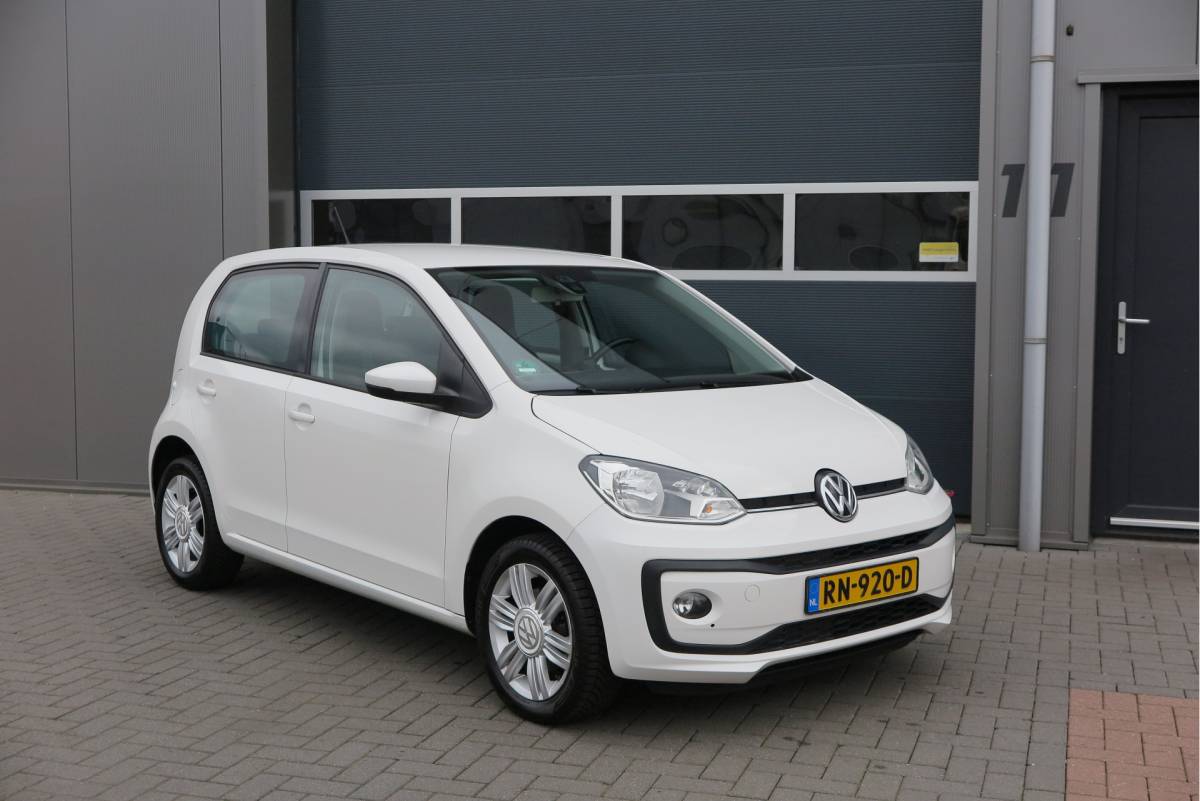 Volkswagen up! Volkswagen Up! 1.0 BMT high up!  (Facelift) , Cruise control , Parkeersensor, Navi via APP, Lichtmetalen velgen, Telefoon integratie , Nieuwe APK , etc. Onderhoudshistorie vanaf 30.000 km hier volledig bekend en recent.