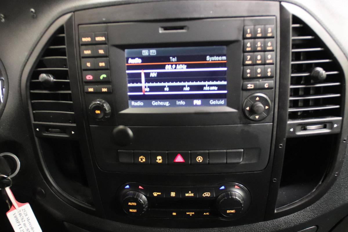 Mercedes-Benz Vito Mercedes-Benz Vito 116 CDI Lang AUTOMAAT Airco dubbele schuifdeur Mercedes-Benz Vito 116 CDI Lang airco dubbele schuifdeur