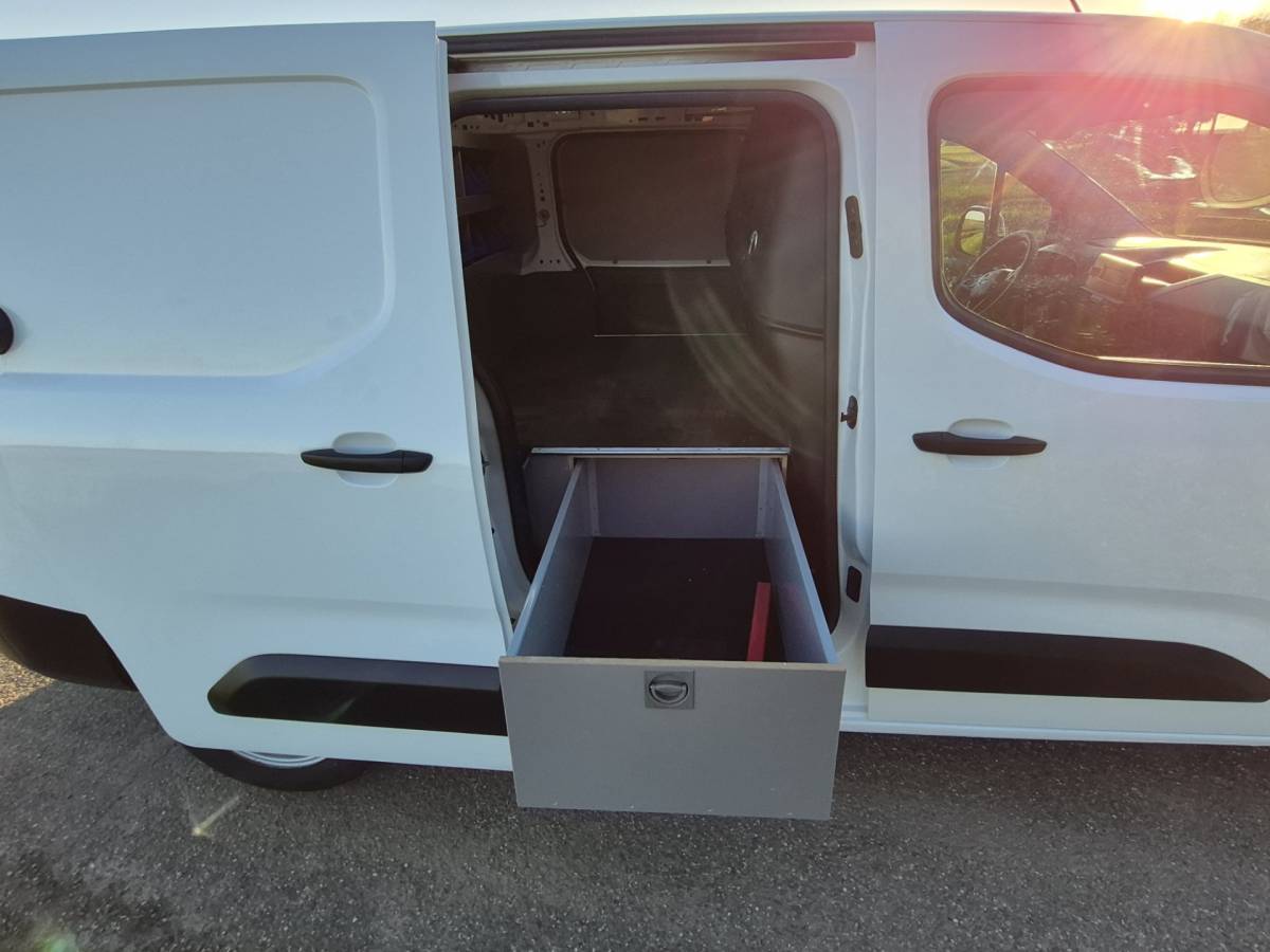 Opel Combo Opel Combo 1.5D L2H1 inrichting,102 PK,2x schuifdeur