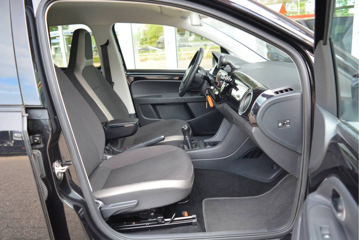 Volkswagen up! Volkswagen Up! 1.0 60PK High Up! Black & White | Cruise | Navi | PDC | Orig. NL | NAP |