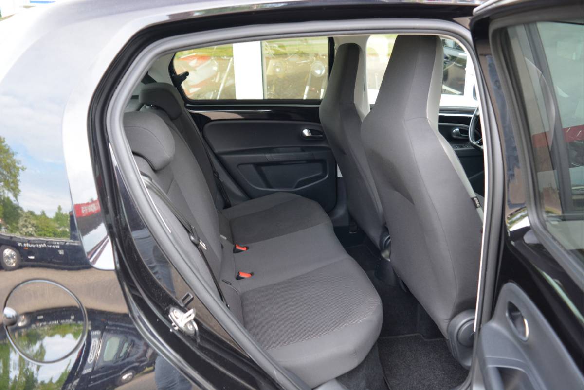 Volkswagen up! Volkswagen Up! 1.0 60PK High Up! Black & White | Cruise | Navi | PDC | Orig. NL | NAP |