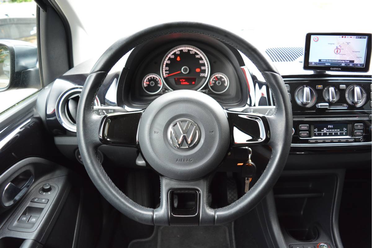 Volkswagen up! Volkswagen Up! 1.0 60PK High Up! Black & White | Cruise | Navi | PDC | Orig. NL | NAP |