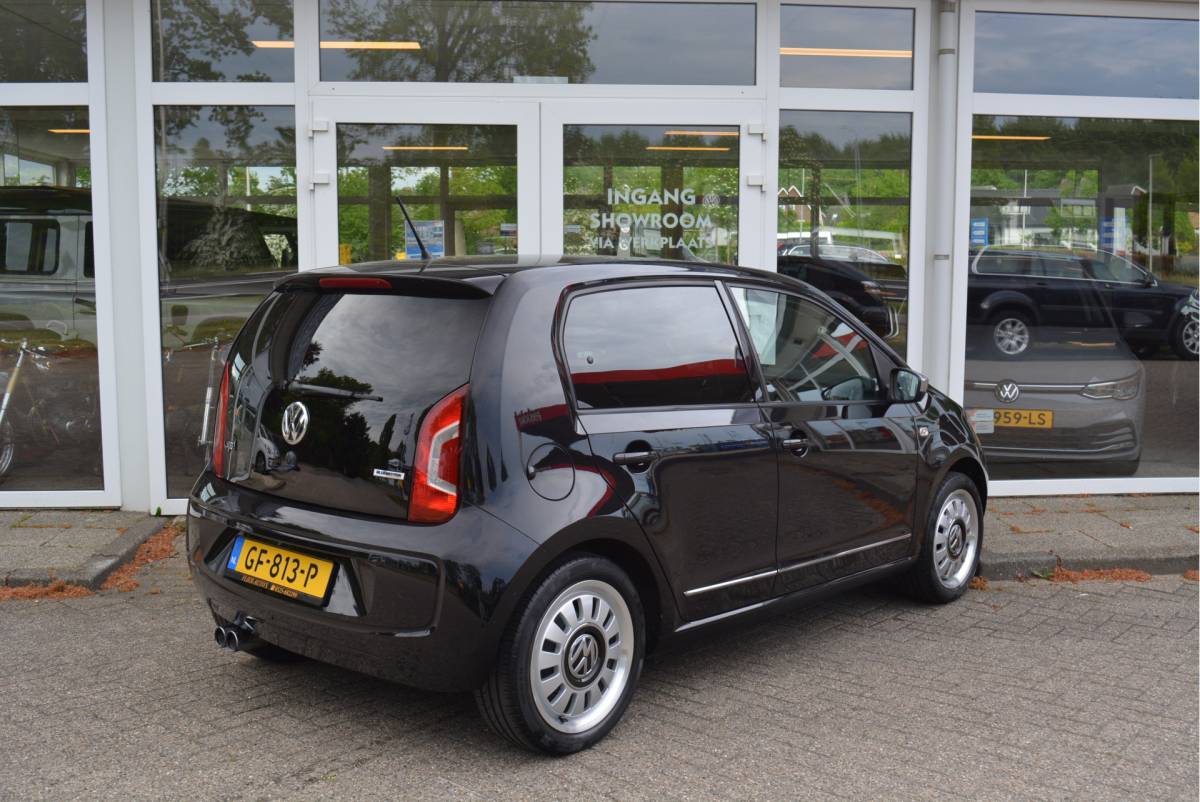 Volkswagen up! Volkswagen Up! 1.0 60PK High Up! Black & White | Cruise | Navi | PDC | Orig. NL | NAP |