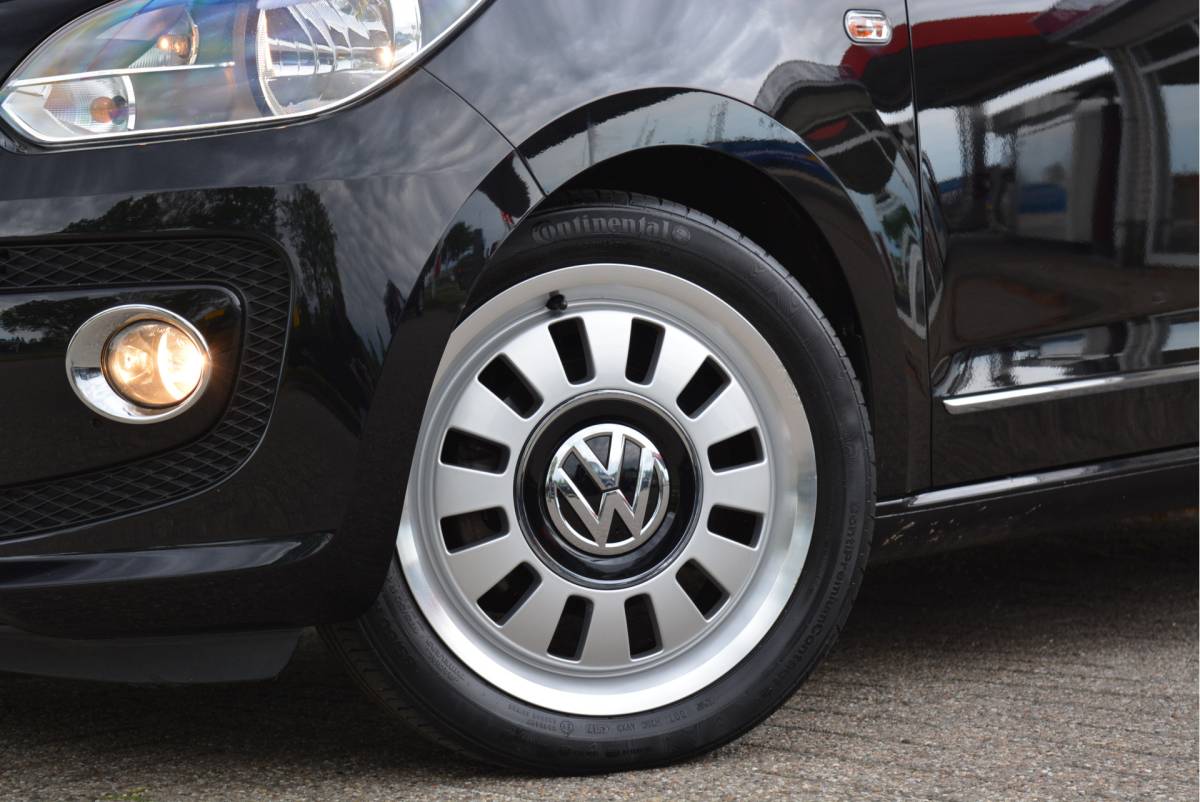 Volkswagen up! Volkswagen Up! 1.0 60PK High Up! Black & White | Cruise | Navi | PDC | Orig. NL | NAP |